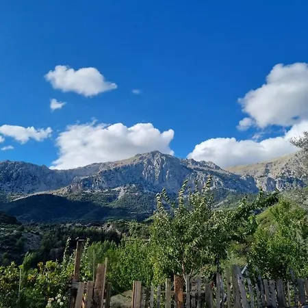 αγροτικό σπίτι Agrikia με θέα στο βουνό πάρκινγκ και δωρεάν Wifi 別荘