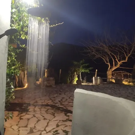 αγροτικό σπίτι Agrikia με θέα στο βουνό πάρκινγκ και δωρεάν Wifi 度假居 阿拉霍瓦